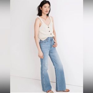 Madewell Petite 11’ High Rise Wide Flare Jeans in Conwell Wash size Petite 24